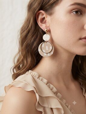 Minimalist Circle-Patterned Drop Hoop Earrings – Cream & White